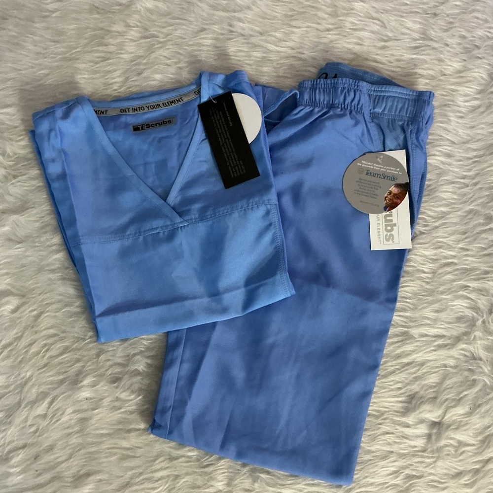 TI scrubs set women’s small